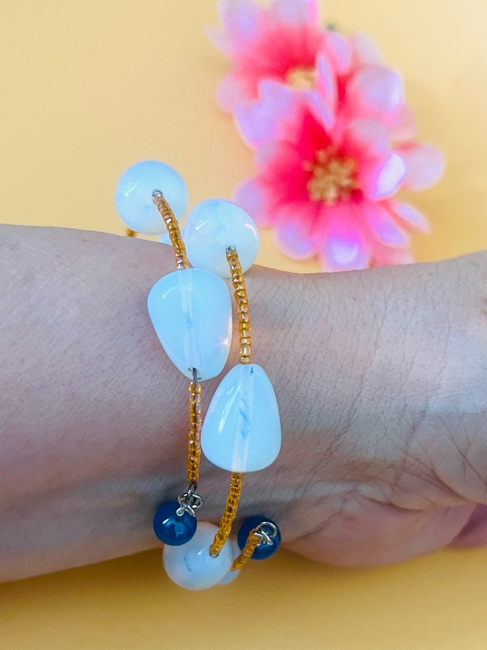 Moonstones color beads bracelet adj size